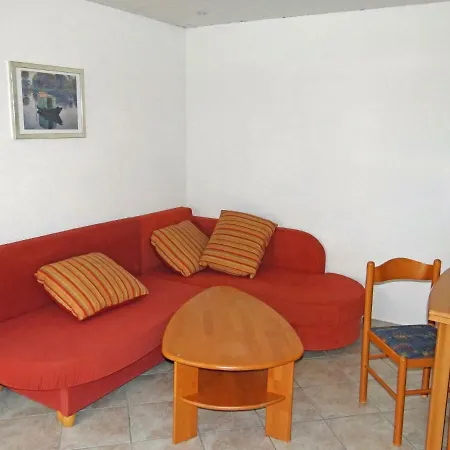 Holiday Haus 25